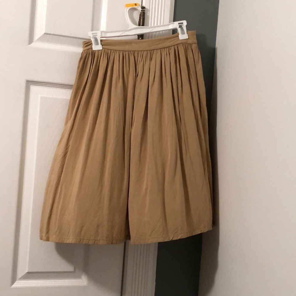 Flowy beige skirt
